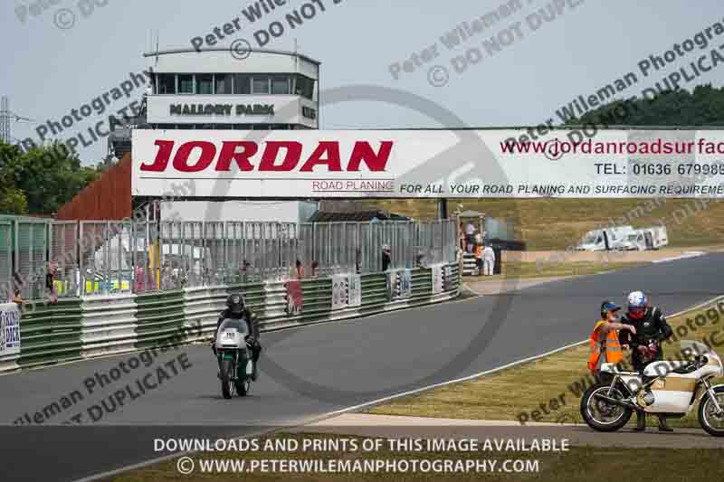 Vintage motorcycle club;eventdigitalimages;mallory park;mallory park trackday photographs;no limits trackdays;peter wileman photography;trackday digital images;trackday photos;vmcc festival 1000 bikes photographs